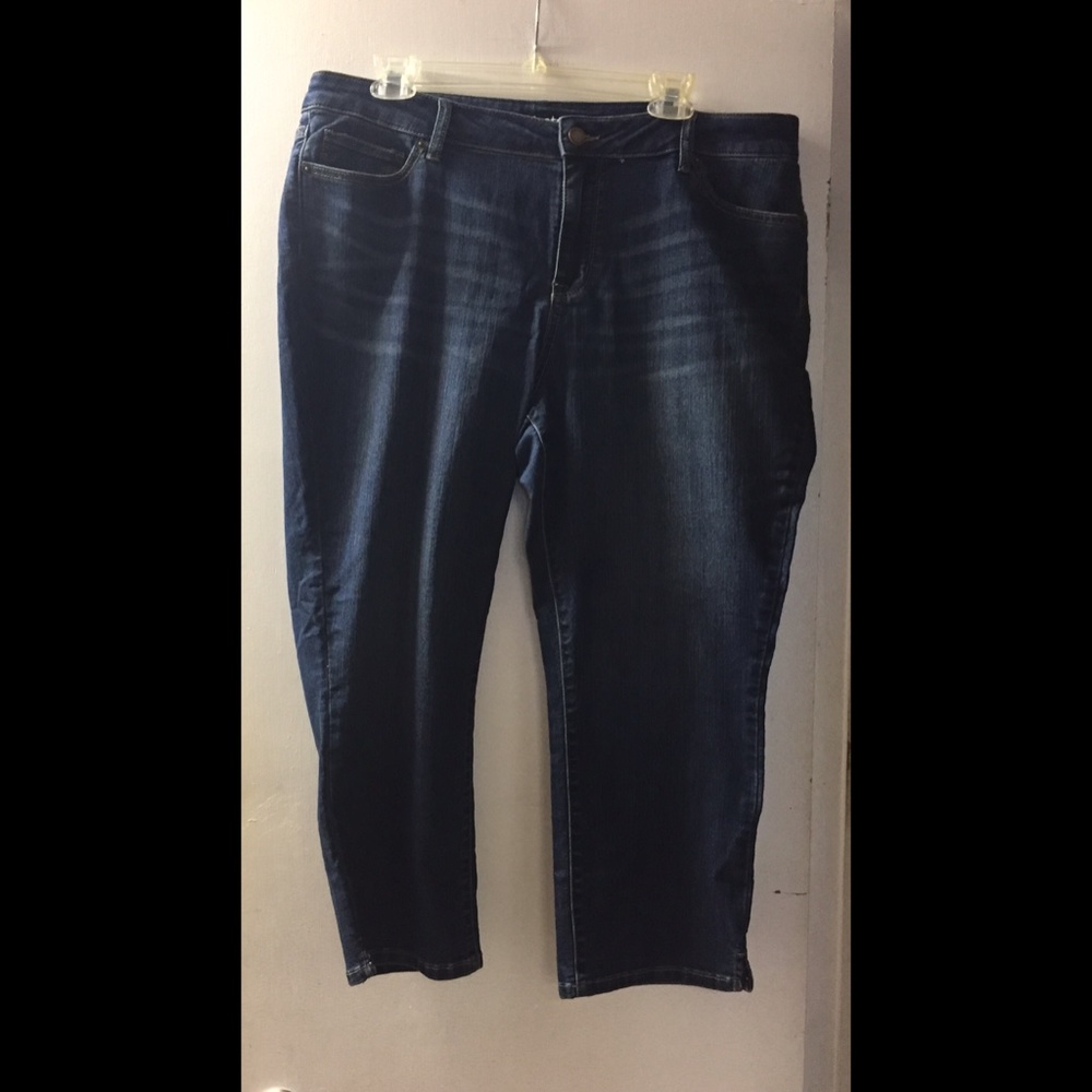Full Figure Stretch Denim Capri